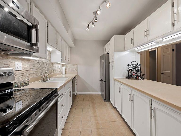 134 Green Bay Rd - Photo 4 of 12