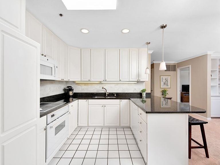 3030 Arbor Ln - Photo 5 of 23
