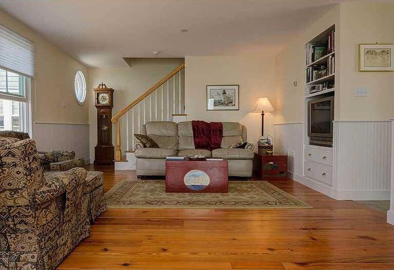 71 Homewood Cir - Photo 2 of 17