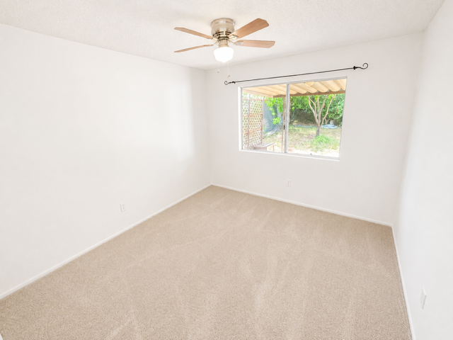 1527 Temple Heights Dr - Photo 4 of 11