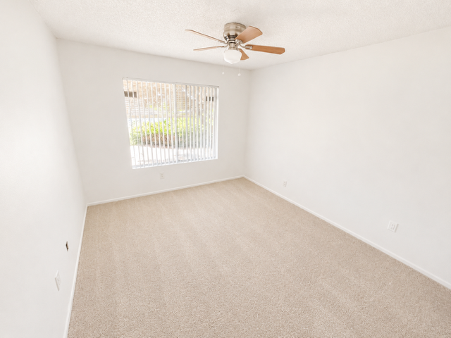 1527 Temple Heights Dr - Photo 5 of 11