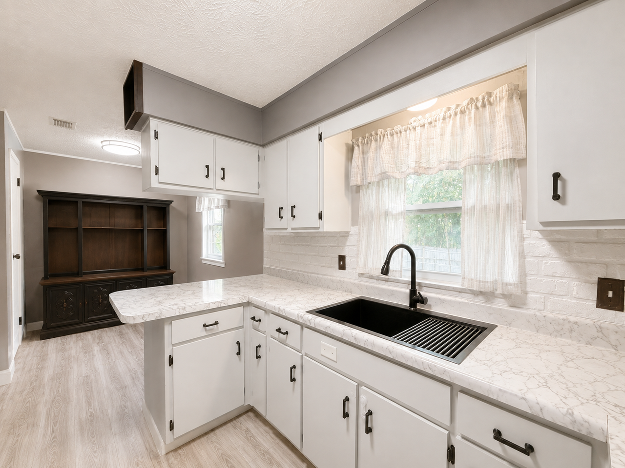 439 Saturn Ln W - Photo 5 of 15