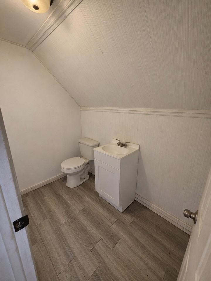127 Kentucky Ave - Photo 5 of 8