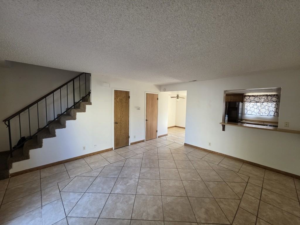 1113 W Cypress Ave - Photo 5 of 16