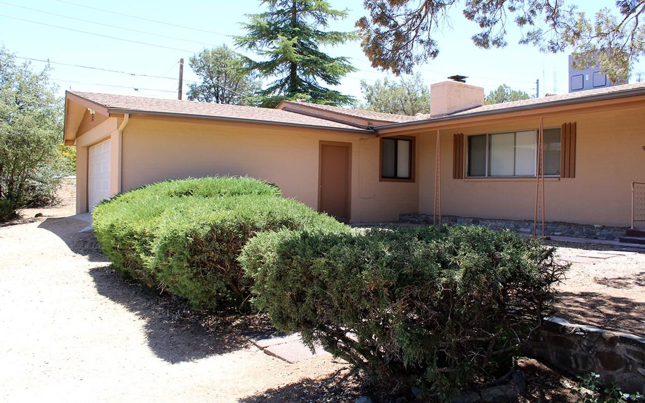 903 Green Ln - Photo 2 of 39
