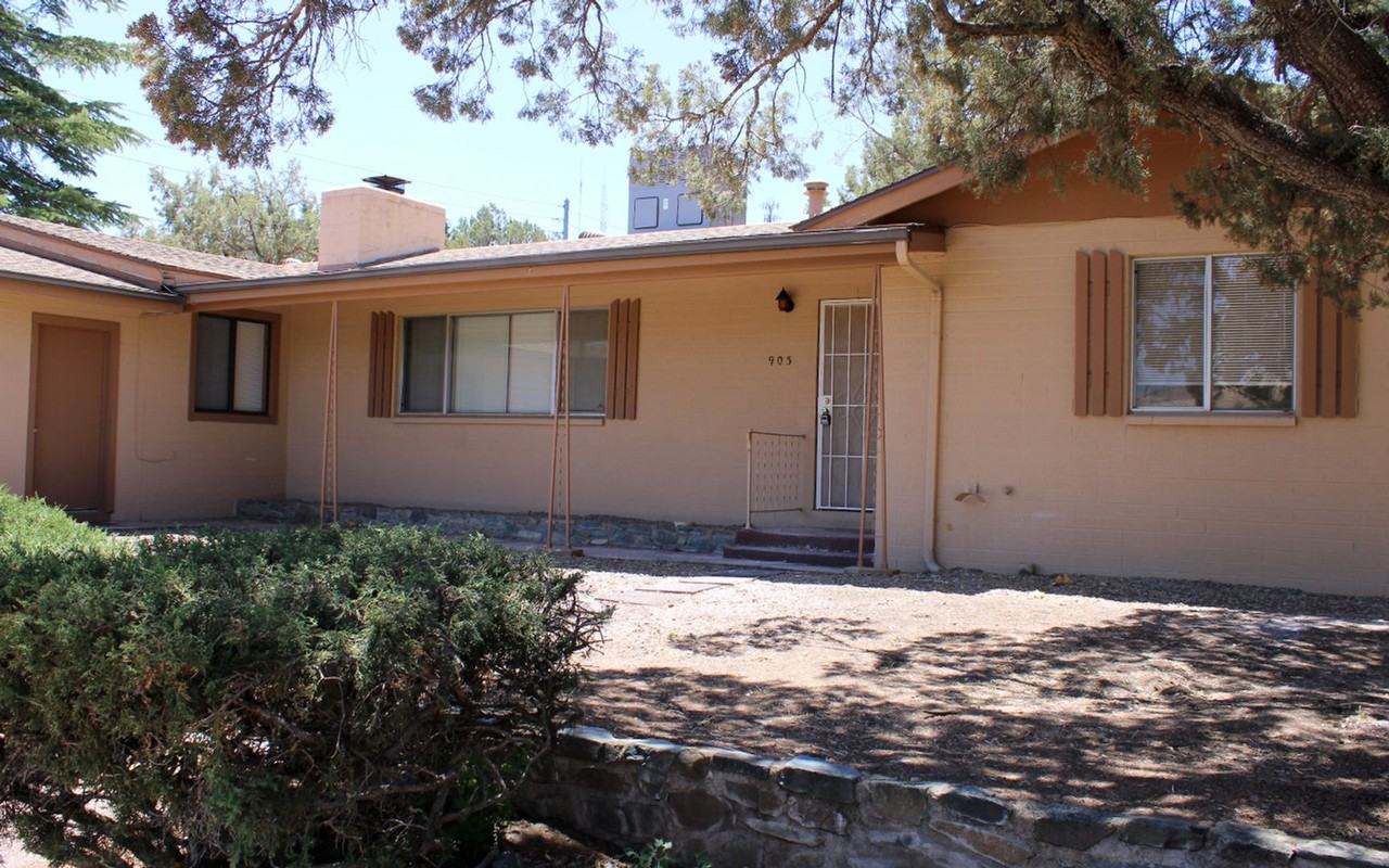 903 Green Ln - Photo 3 of 39