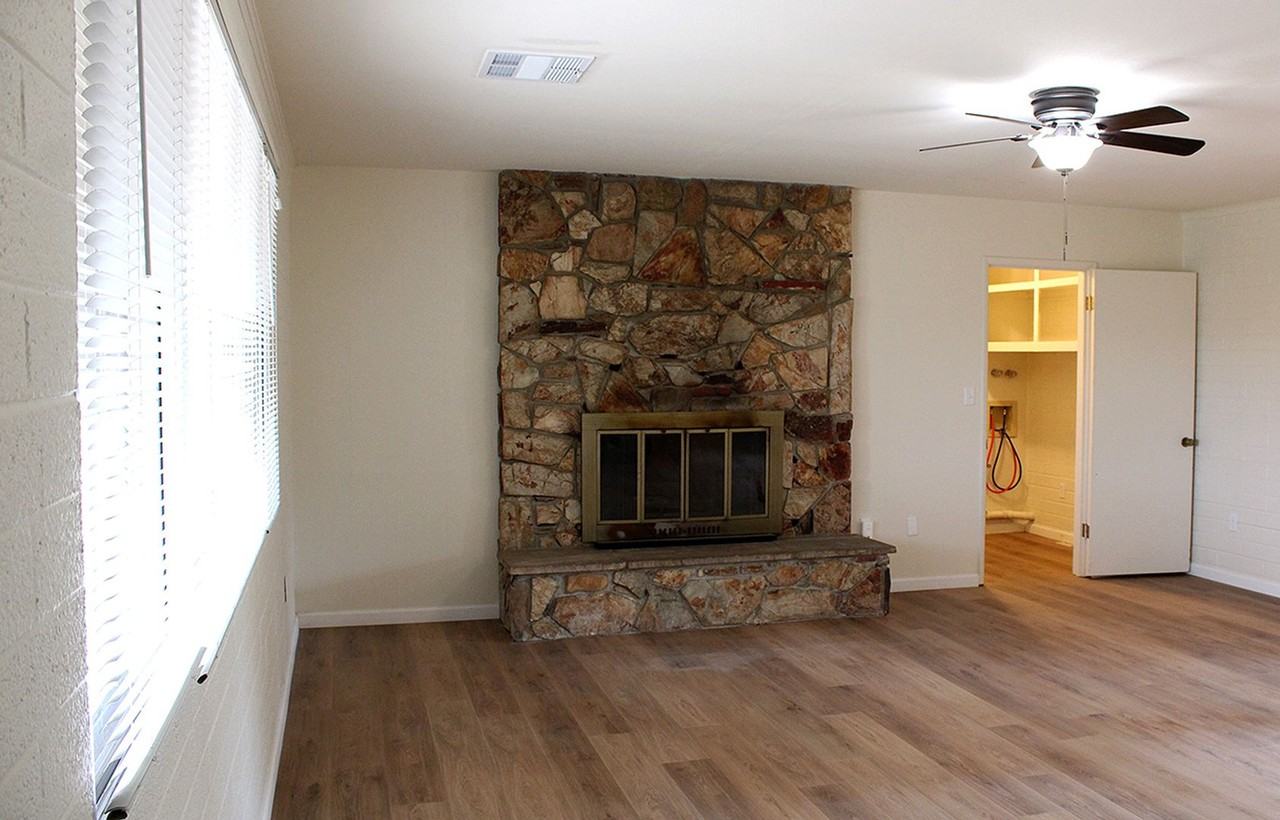 903 Green Ln - Photo 4 of 39