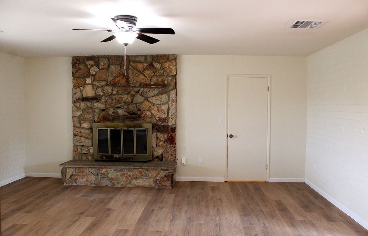 903 Green Ln - Photo 5 of 39