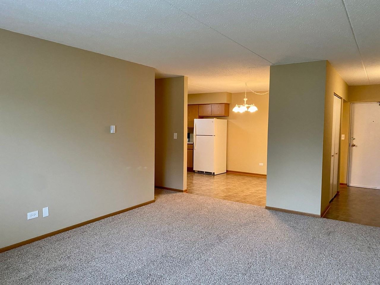 410 Schiller Street - Photo 5 of 28