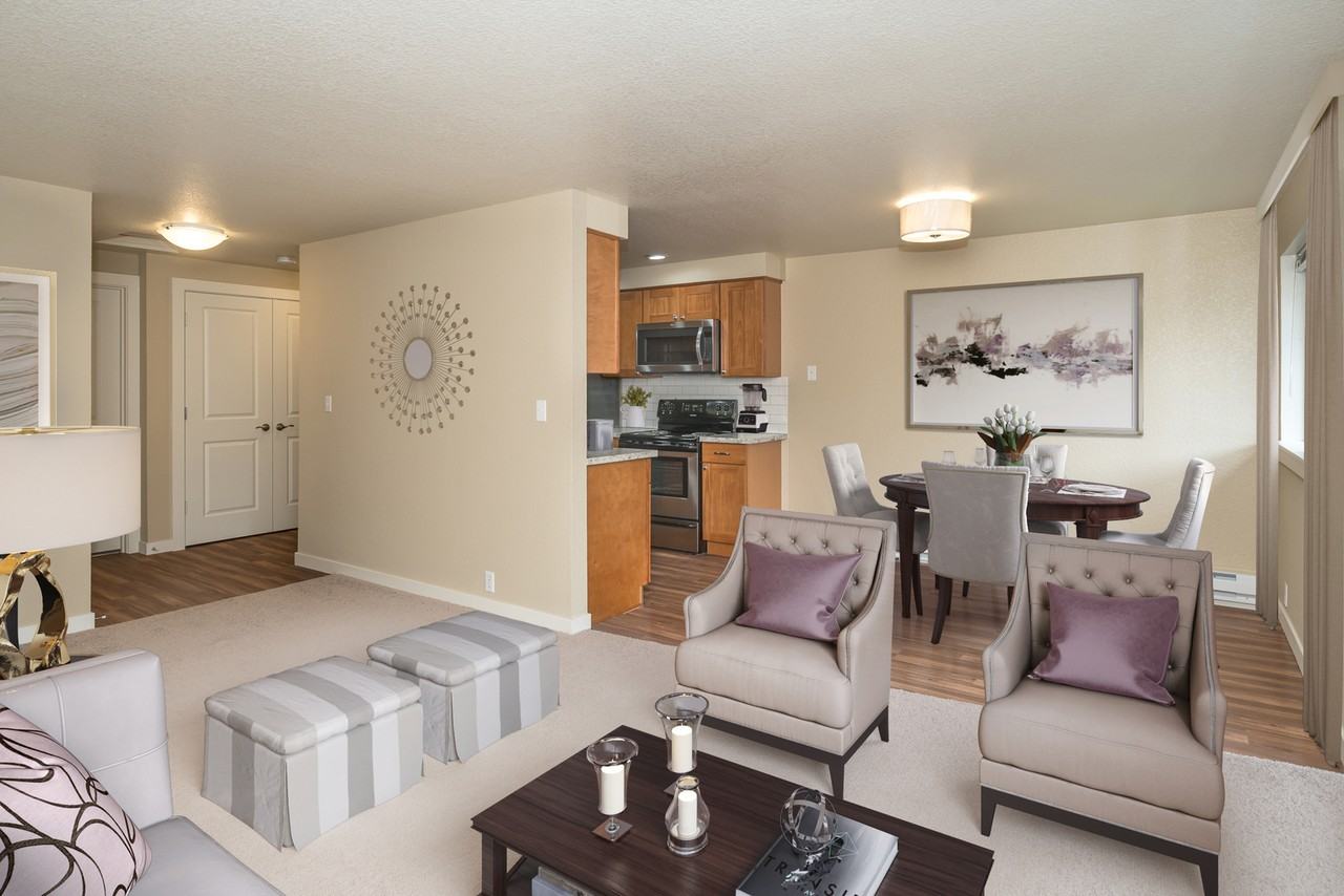 Del Mar Village Apartments - Photo 6 of 32