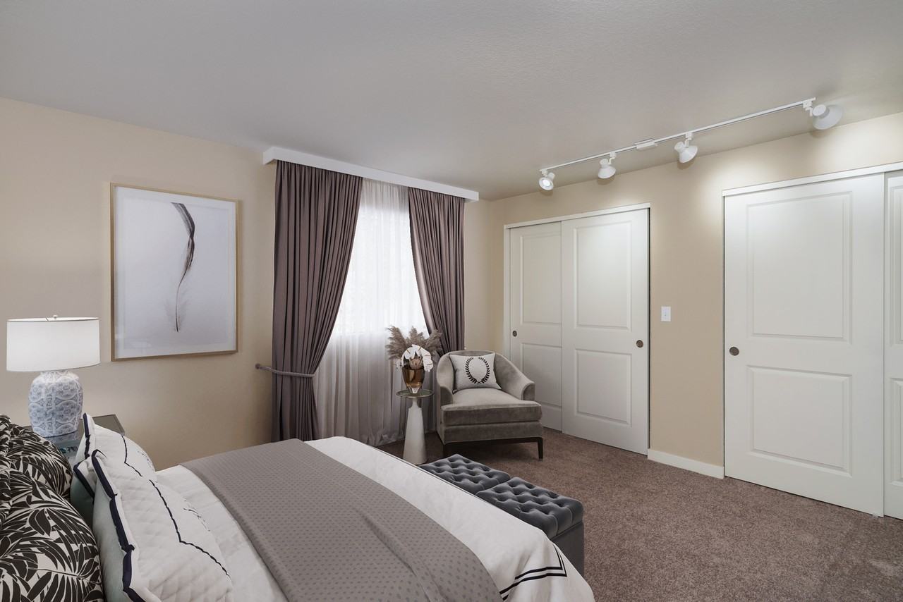 Del Mar Village Apartments - Photo 7 of 32