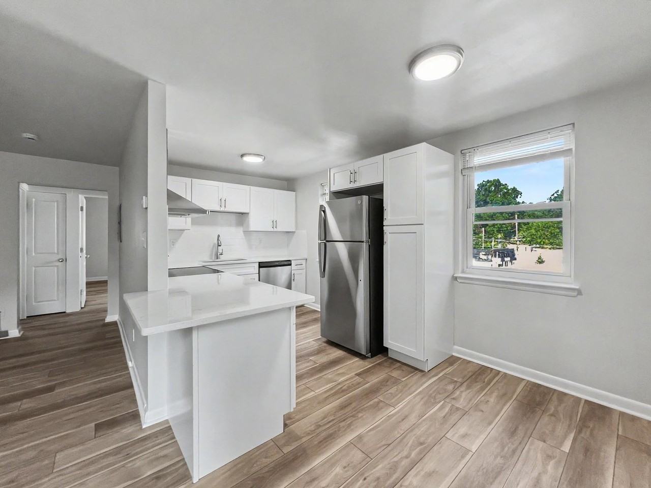 8 Midland Ave - Photo 7 of 48