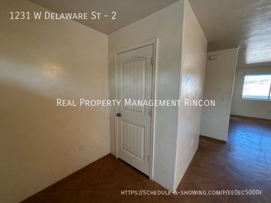 1231 W Delaware St #2 - Photo 3 of 23