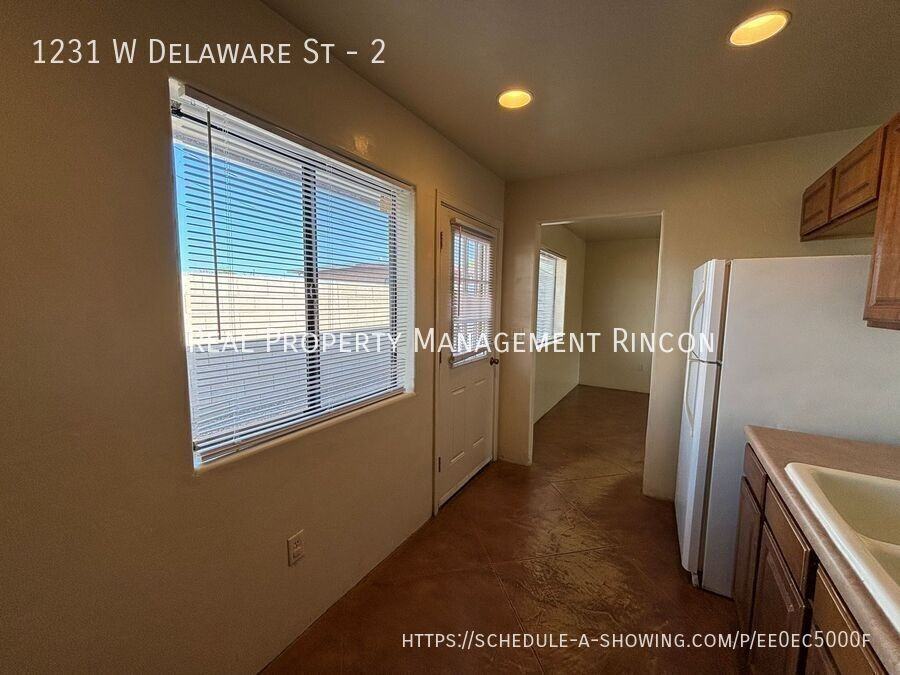 1231 W Delaware St #2 - Photo 6 of 23