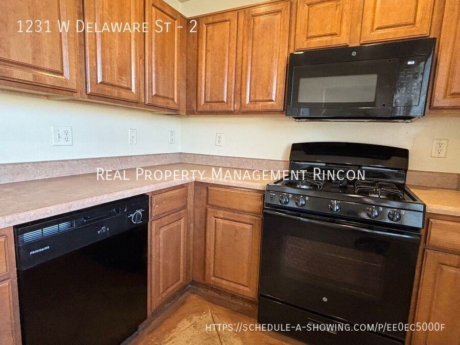 1231 W Delaware St #2 - Photo 7 of 23