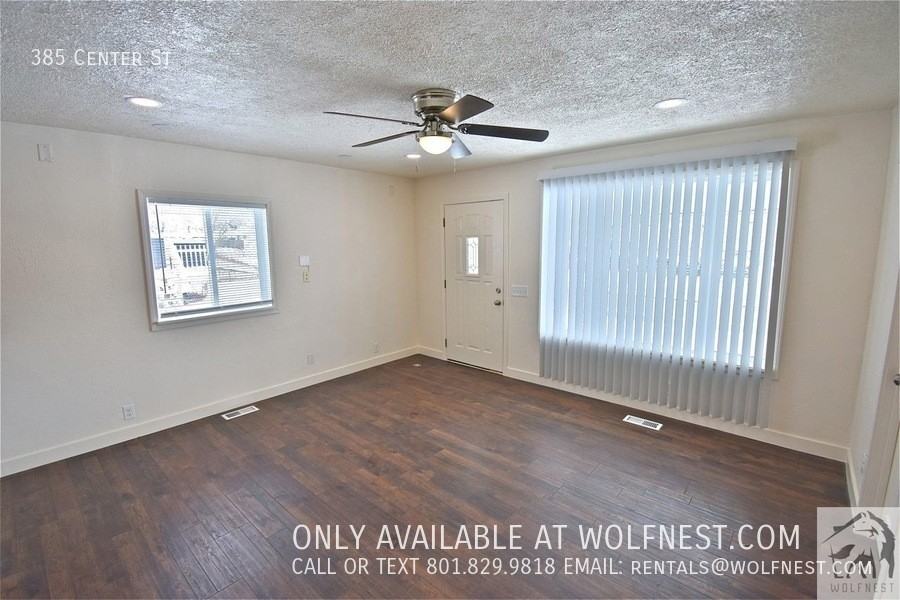 385 Center St - Photo 4 of 29
