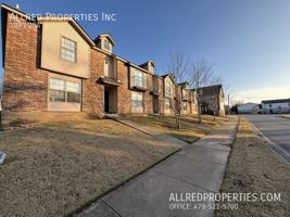 featured image of 1716 N Chestnut Ave