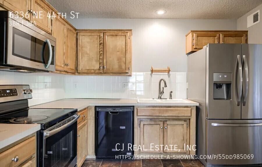 6336 Ne 44th St - Photo 3 of 4