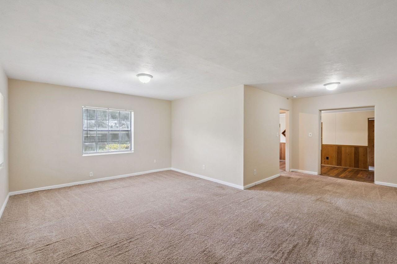 2028 Albert Lee Pkwy - Photo 3 of 17