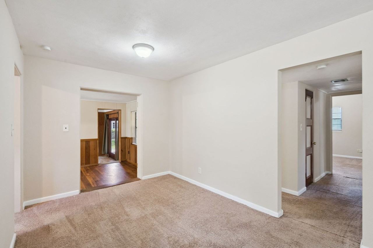 2028 Albert Lee Pkwy - Photo 4 of 17
