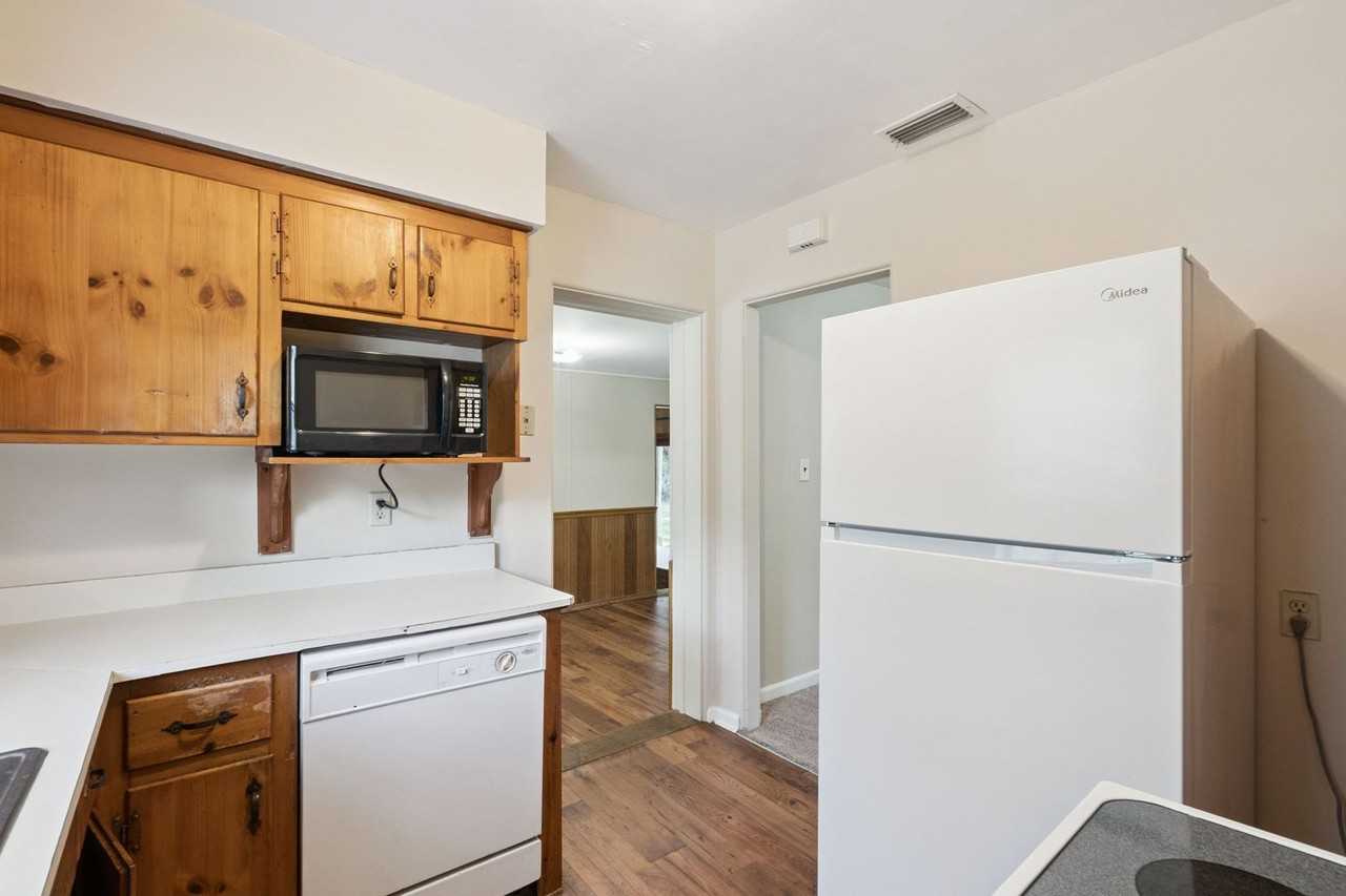 2028 Albert Lee Pkwy - Photo 5 of 17