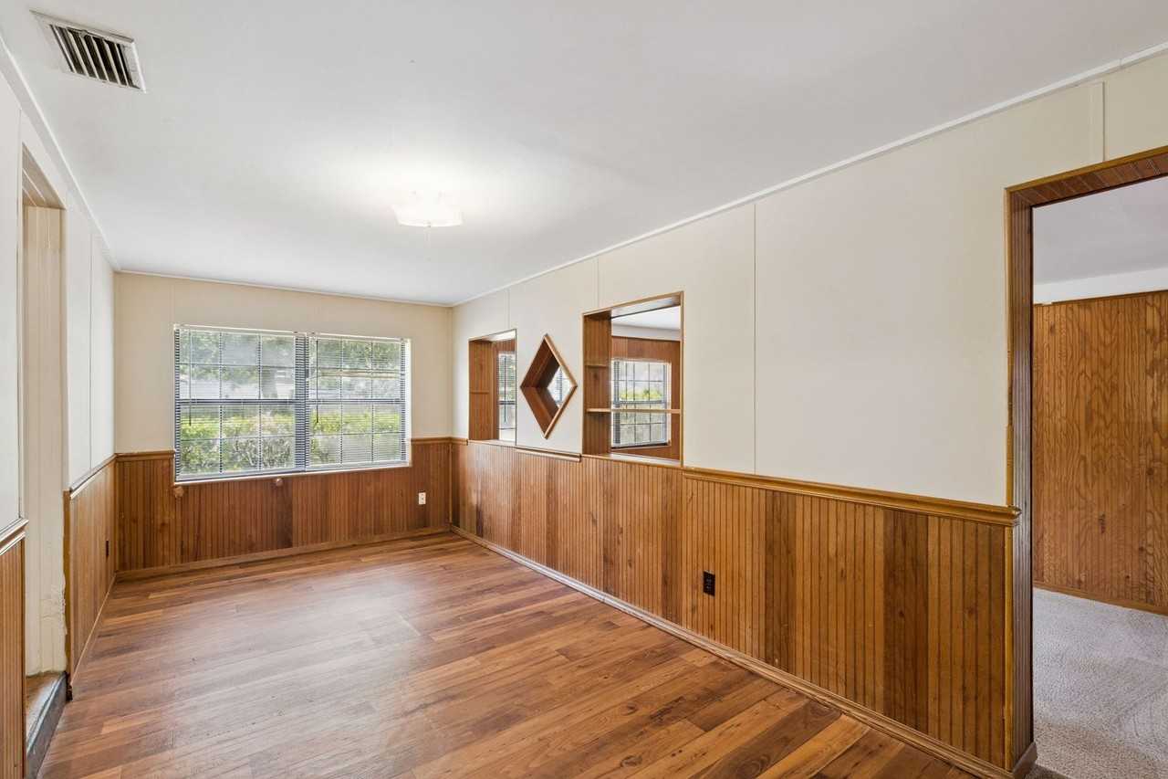 2028 Albert Lee Pkwy - Photo 7 of 17
