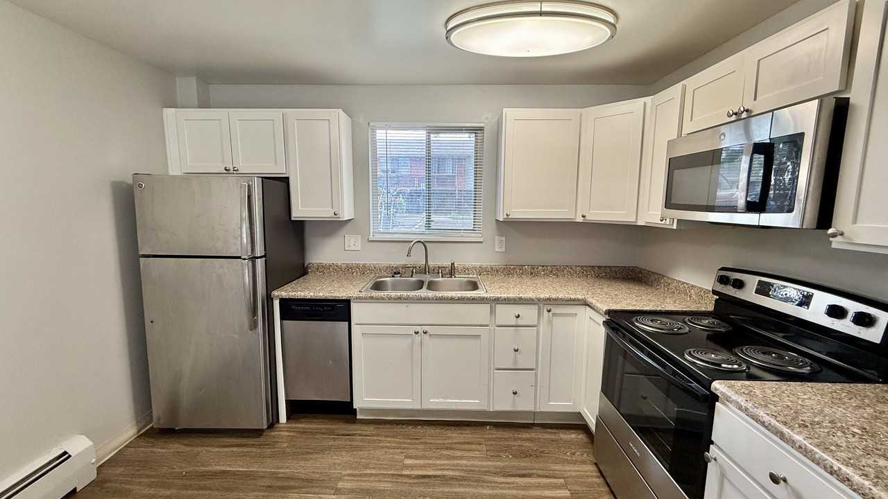 1960 Upham St #5 - Photo 3 of 8