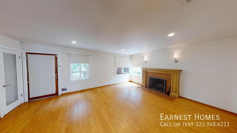 2577 S Bundy Dr - Photo 2 of 31