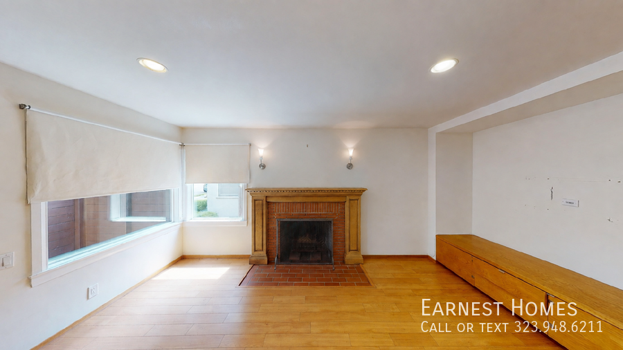 2577 S Bundy Dr - Photo 4 of 31