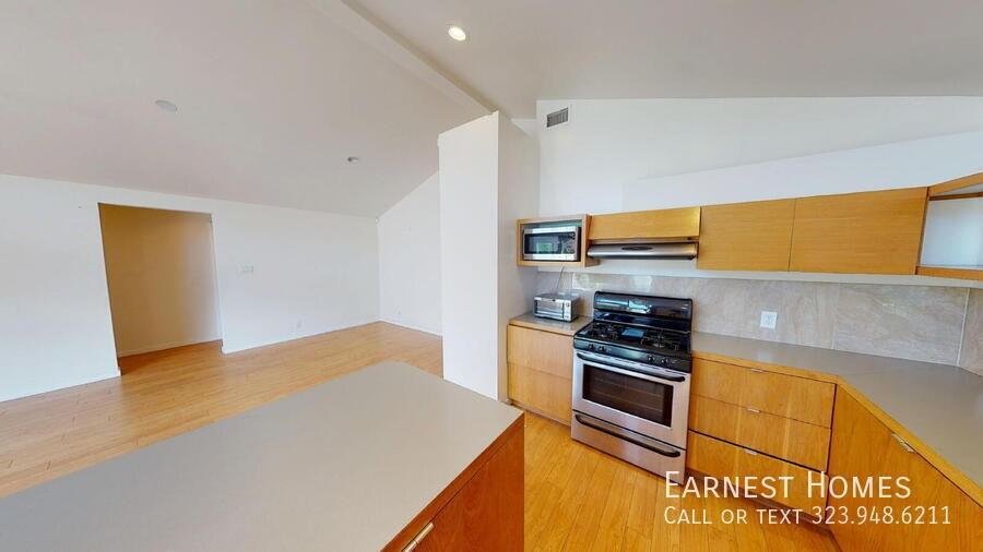 2577 S Bundy Dr - Photo 7 of 31