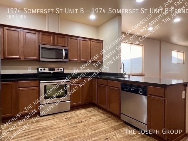 1974 Somerset St Unit B - Photo 4 of 22