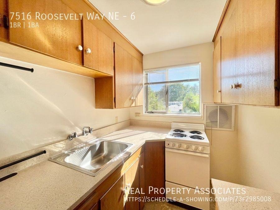 7516 Roosevelt Way Ne #6 - Photo 6 of 15
