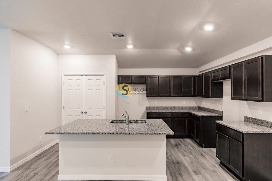 378 Urbana St - Photo 3 of 13