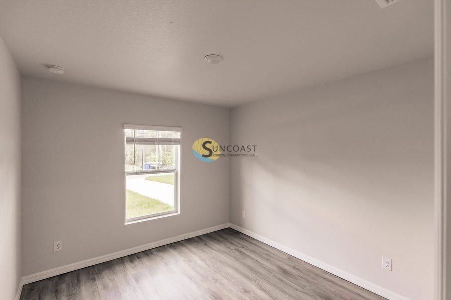 378 Urbana St - Photo 7 of 13