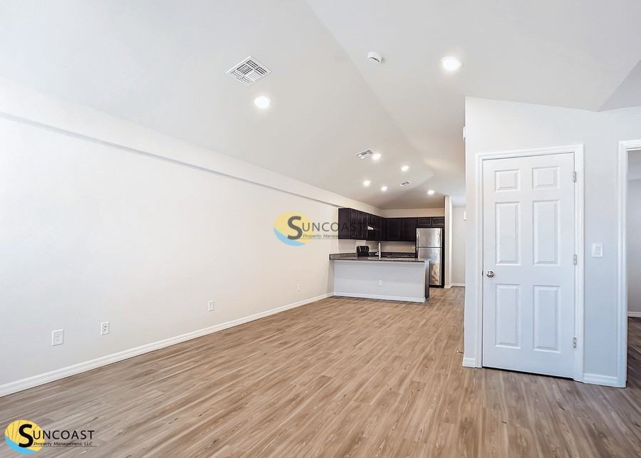 27078 Adams St - Photo 4 of 23