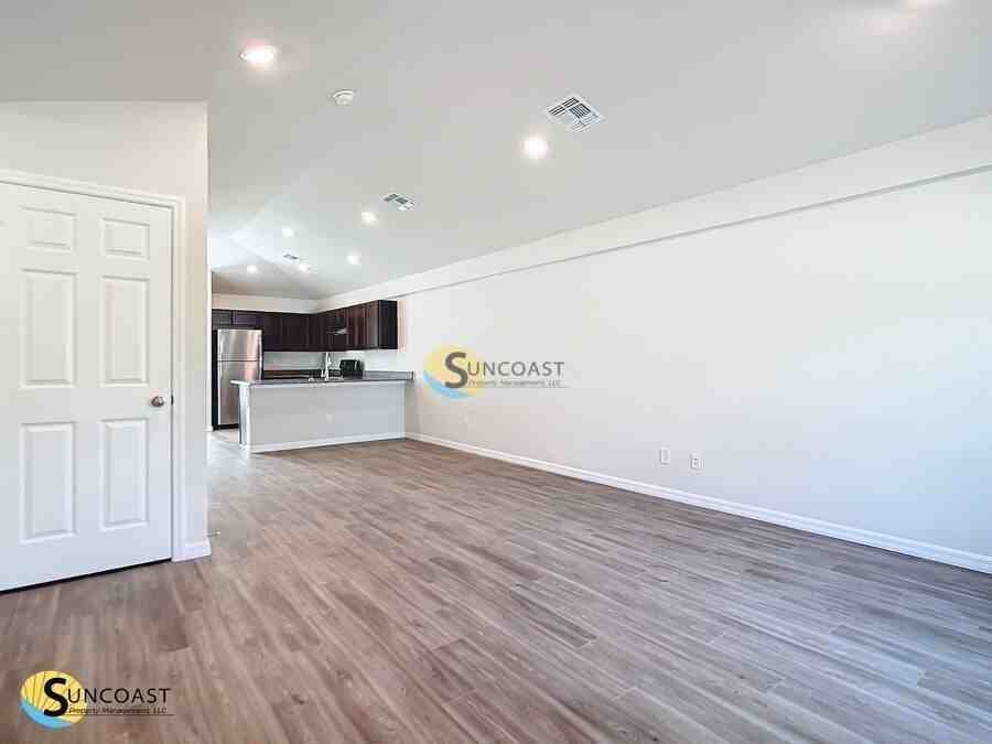 290 Longley Dr - Photo 3 of 17