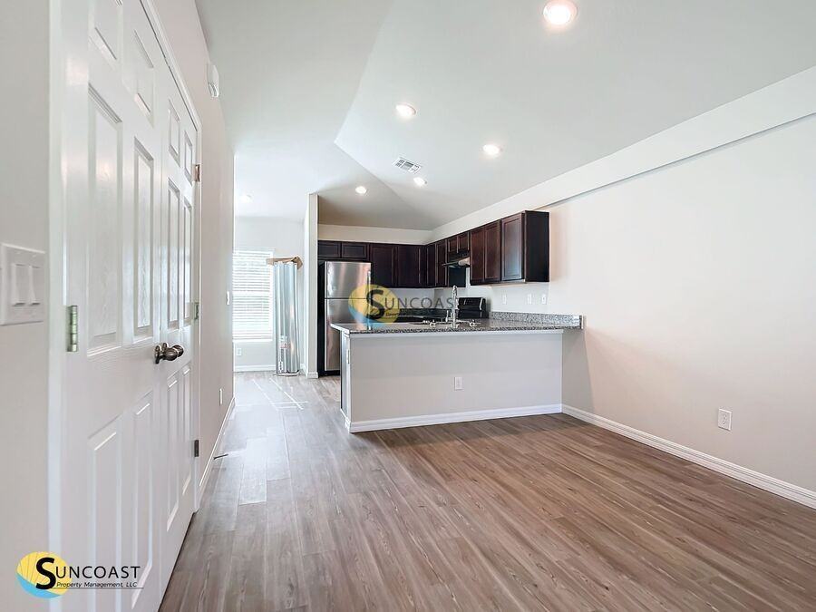 290 Longley Dr - Photo 4 of 17