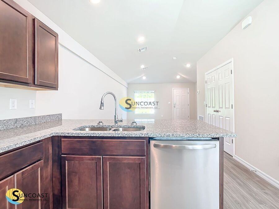 290 Longley Dr - Photo 6 of 17
