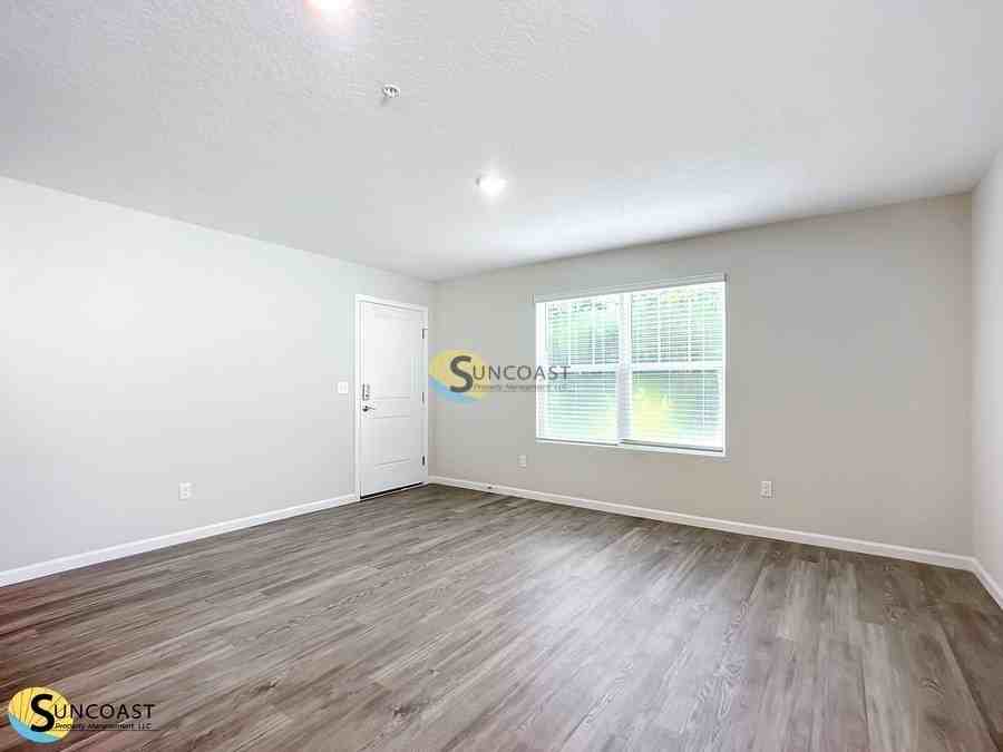 6499 Breezy Oaks Way #102 - Photo 4 of 33