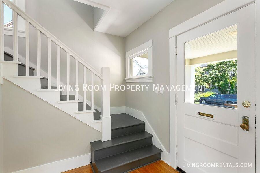4137 Ne 8th Ave - Photo 2 of 15