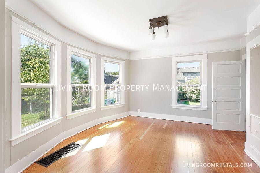 4137 Ne 8th Ave - Photo 3 of 15