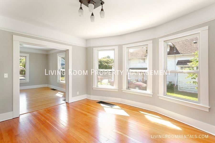 4137 Ne 8th Ave - Photo 4 of 15