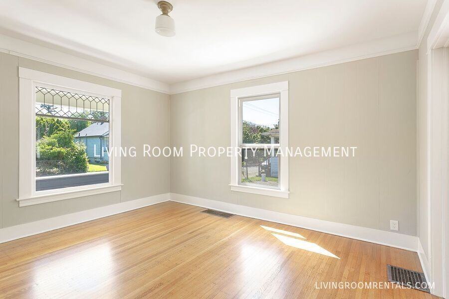 4137 Ne 8th Ave - Photo 5 of 15