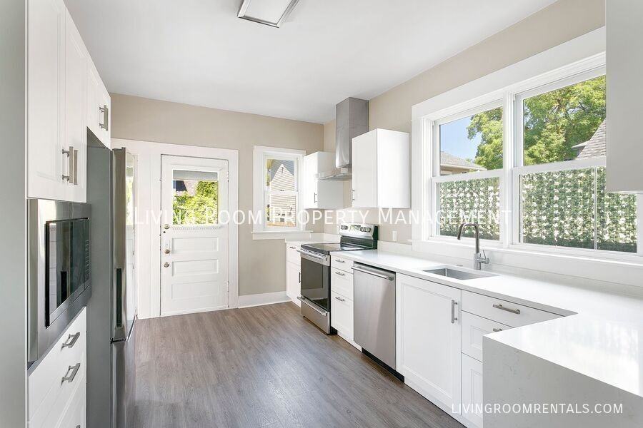 4137 Ne 8th Ave - Photo 7 of 15