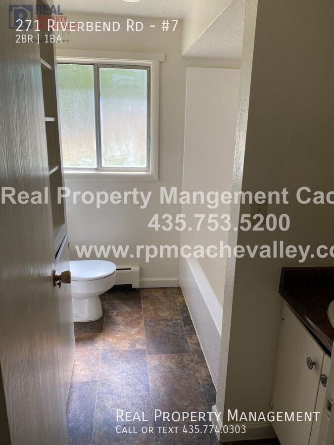 271 Riverbend Rd #7 - Photo 4 of 11