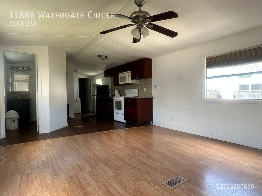 11886 Watergate Cir - Photo 2 of 22