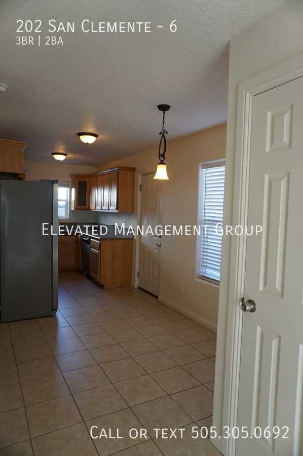 202 San Clemente Ave Nw #6 - Photo 3 of 15