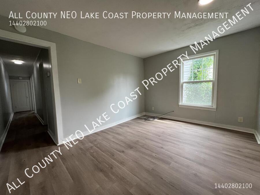 1127 W Erie Ave #1 - Photo 2 of 6