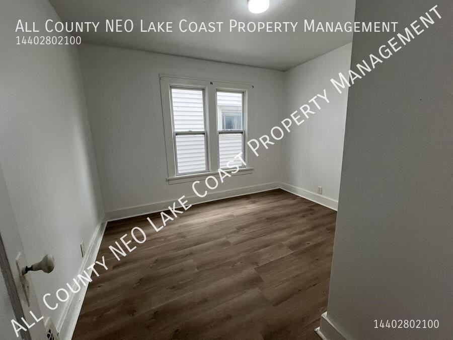 1127 W Erie Ave #1 - Photo 5 of 6