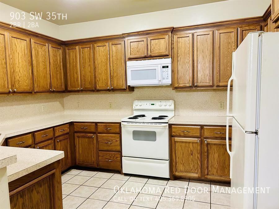 903 Sw 35th St - Photo 3 of 18